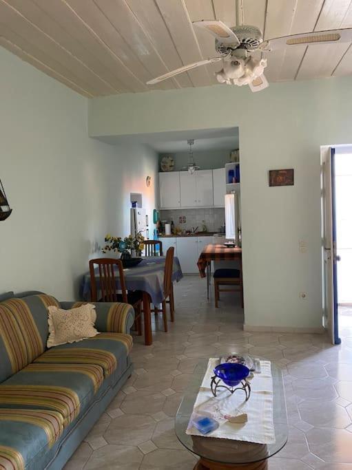 הוילה Ioulis The House Of Grandma Zinios מראה חיצוני תמונה